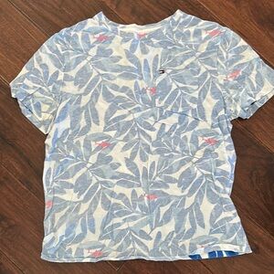 Tommy Hilfiger Leaf Pattern with sharks Tee Sz M